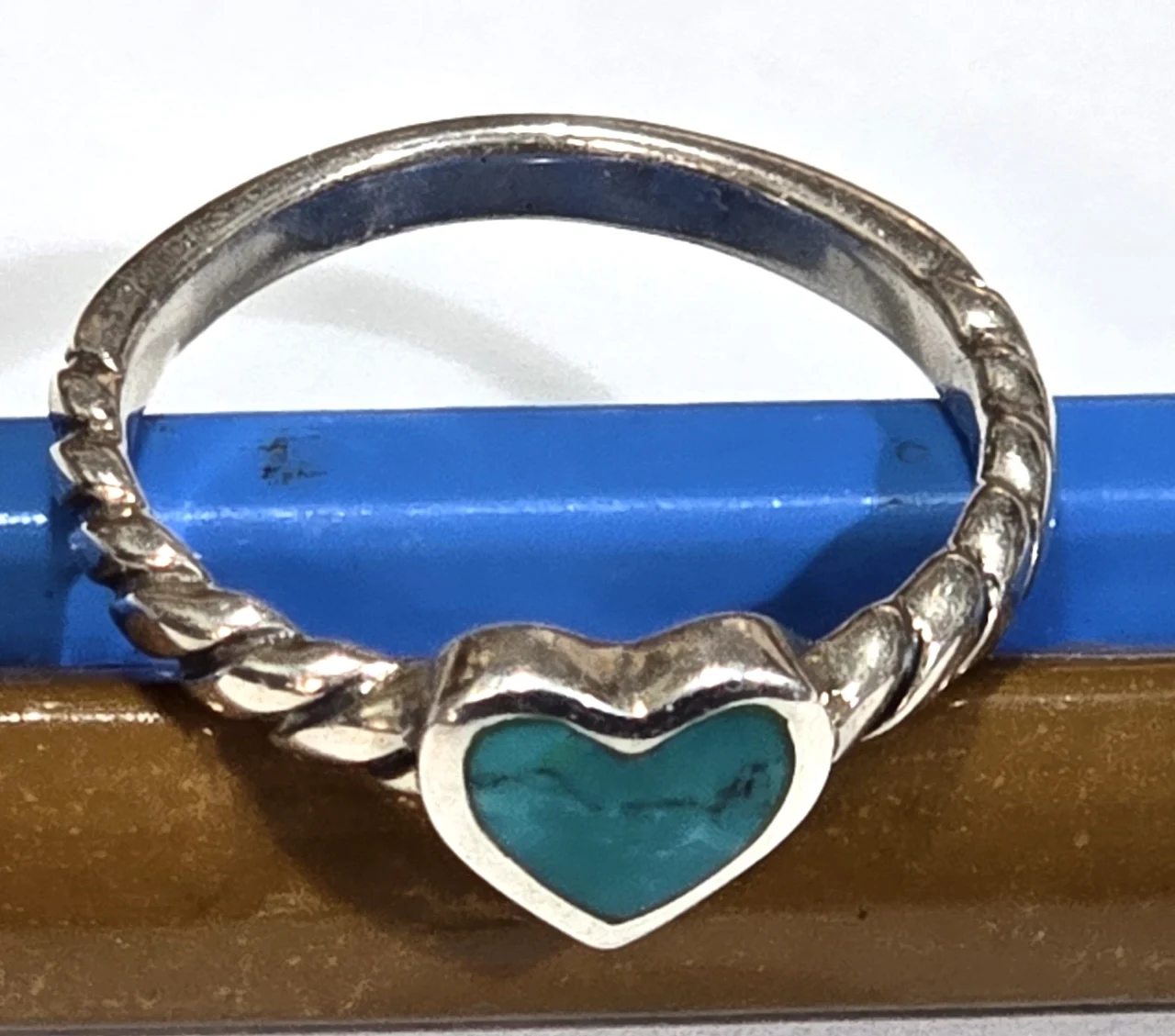 טבעת לב כסף 925 מצופה רדיום משובץ באבן טורקיז בליטוש לב מידה 7 USA אורך/רוחב 7/8 מ"מ חדש לא היה בשימוש