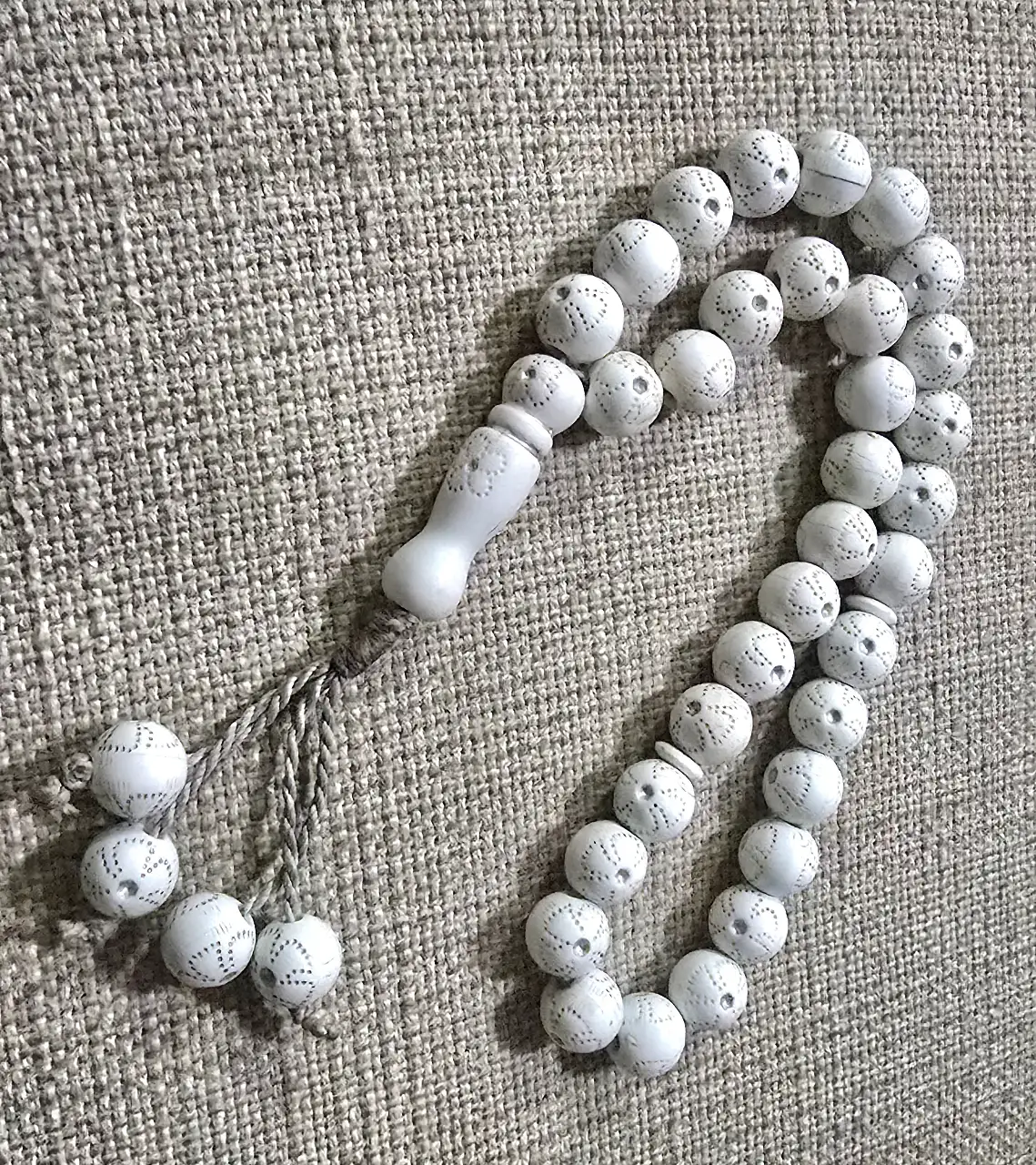 מחרוזת תפילה איסלמית מסבחה בעלת 33 חרוזים וחרוזי אימאם