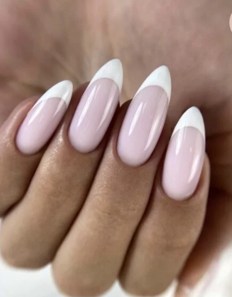 עבודה ובניית ציפורניים בעזרת ג׳ל