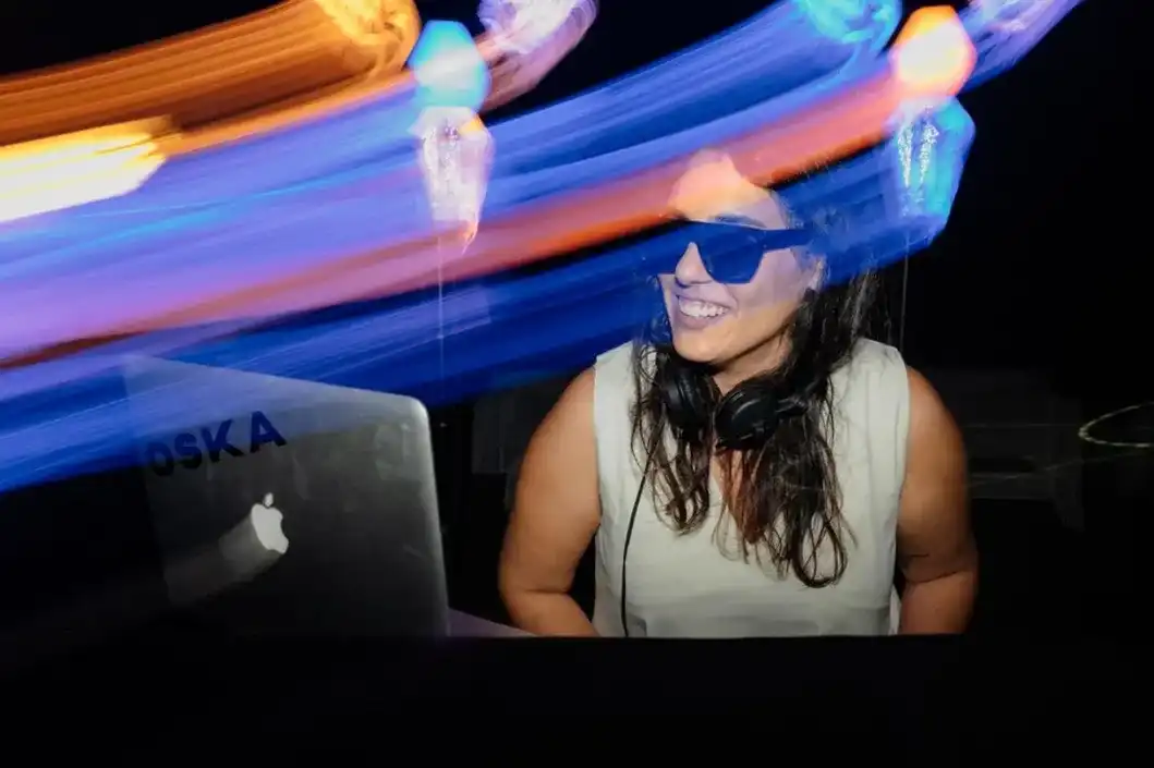 אירועים עסקיים עם נגיעת גרוב – מוזיקה שמשנה את התמונה