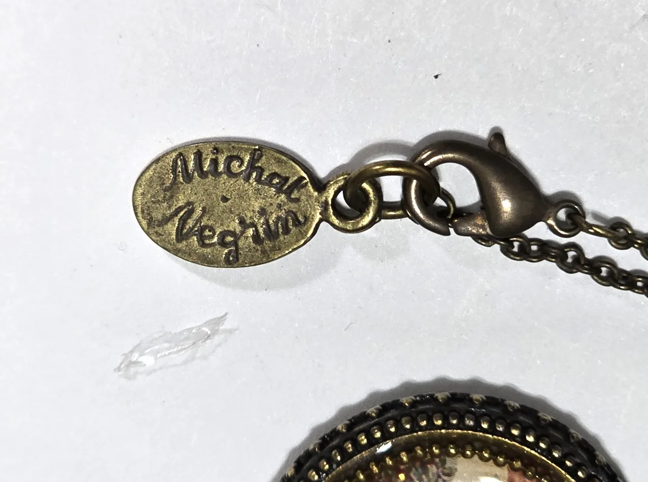 שרשרת עם תליון של מיכל נגרין קולקצית הבובות