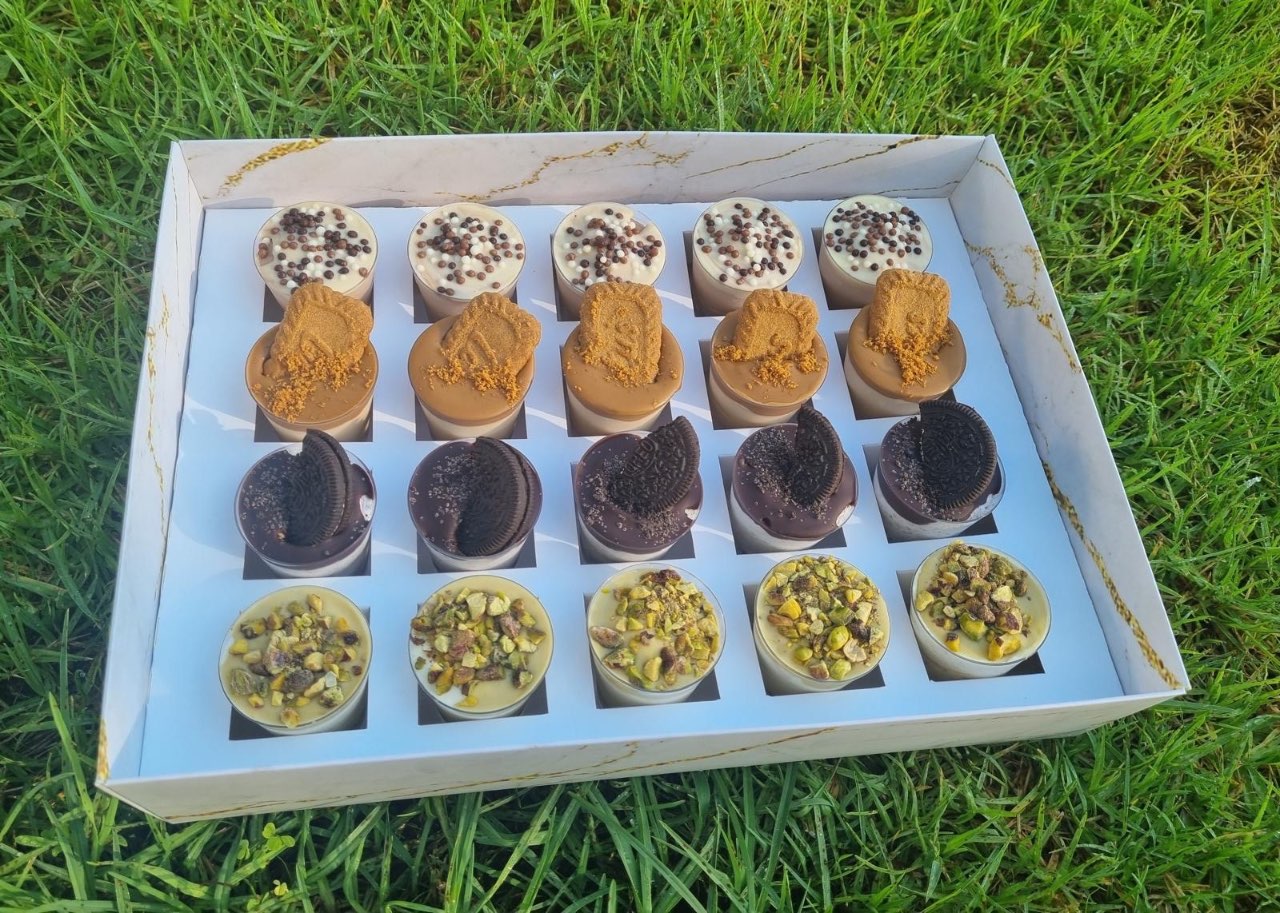 מגש קינוחי כוסות במגוון טעמים