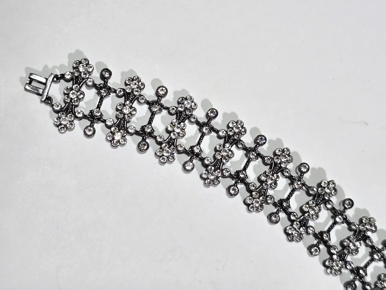 צמיד כסף בשילוב של אבני סברובסקי עבודת יד קולקציה של הבת של מיכל נגרין