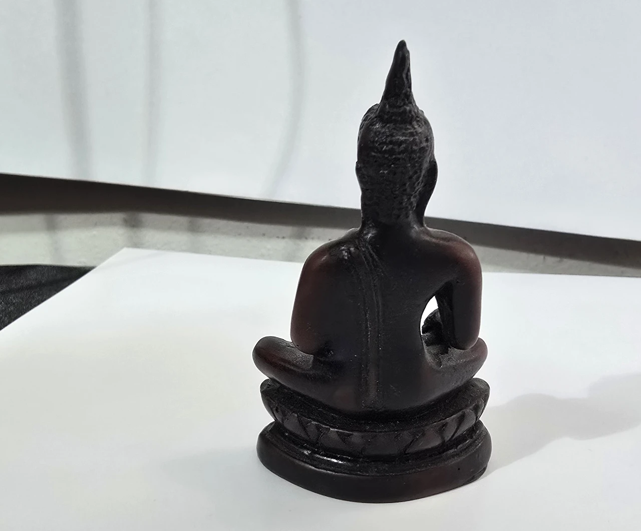פסלון קטן ונחמד "בודהה" חומר יצוק מידות הבסיס 4 ס'מ גובה 7 ס'מ