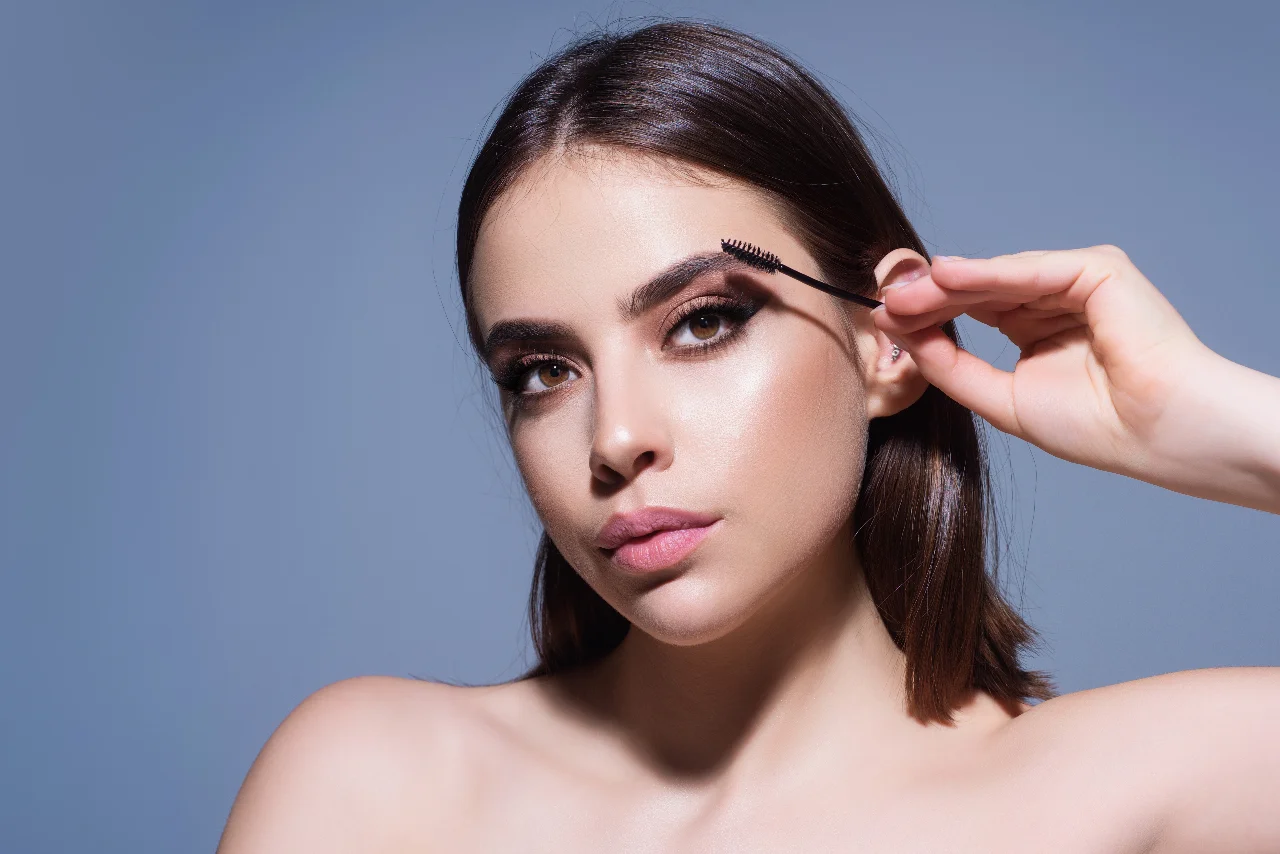 הרמת ריסים בטירת הכרמל – מראה פתוח וטבעי ללא הדבקות