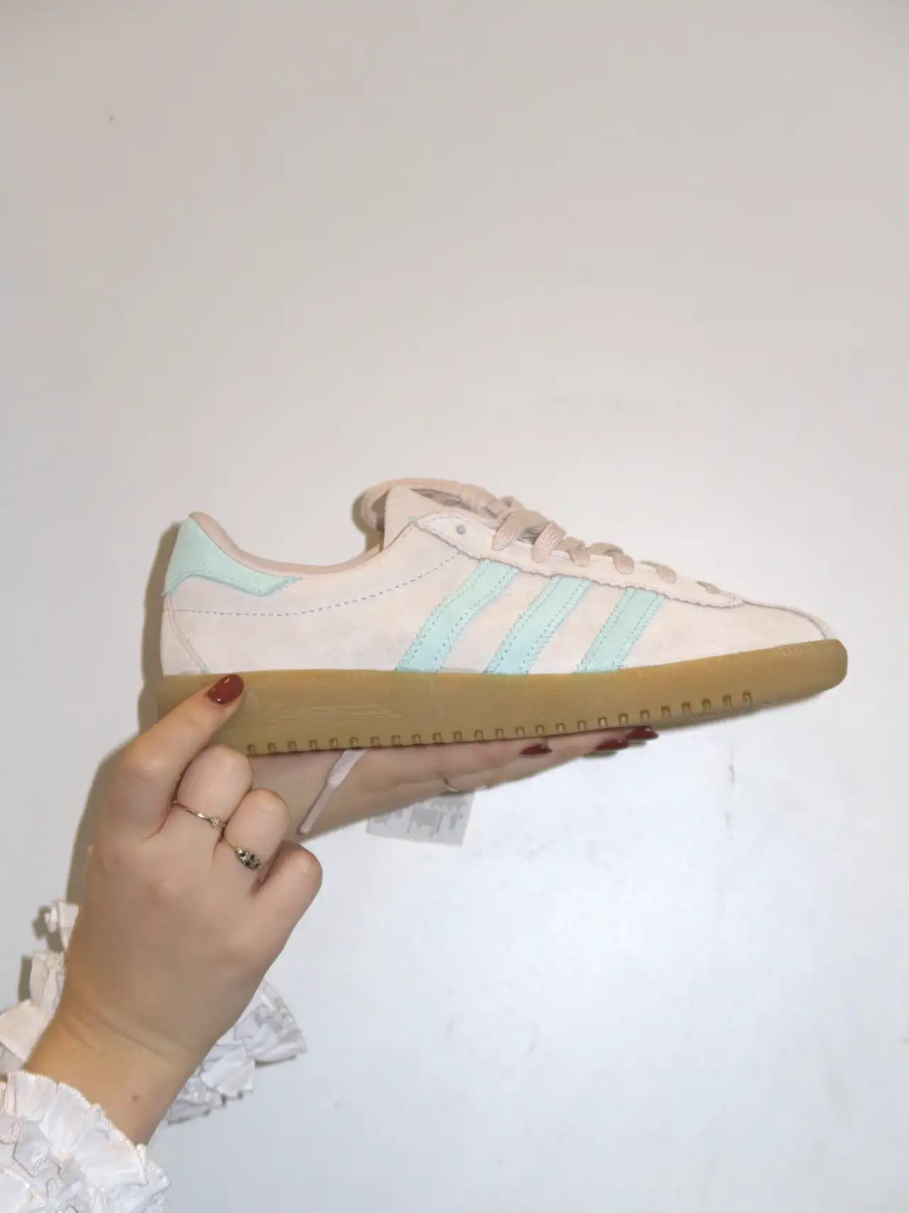 סניקרס חדשות של אדידס