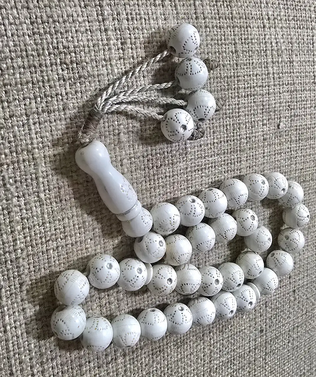 מחרוזת תפילה איסלמית מסבחה בעלת 33 חרוזים וחרוזי אימאם