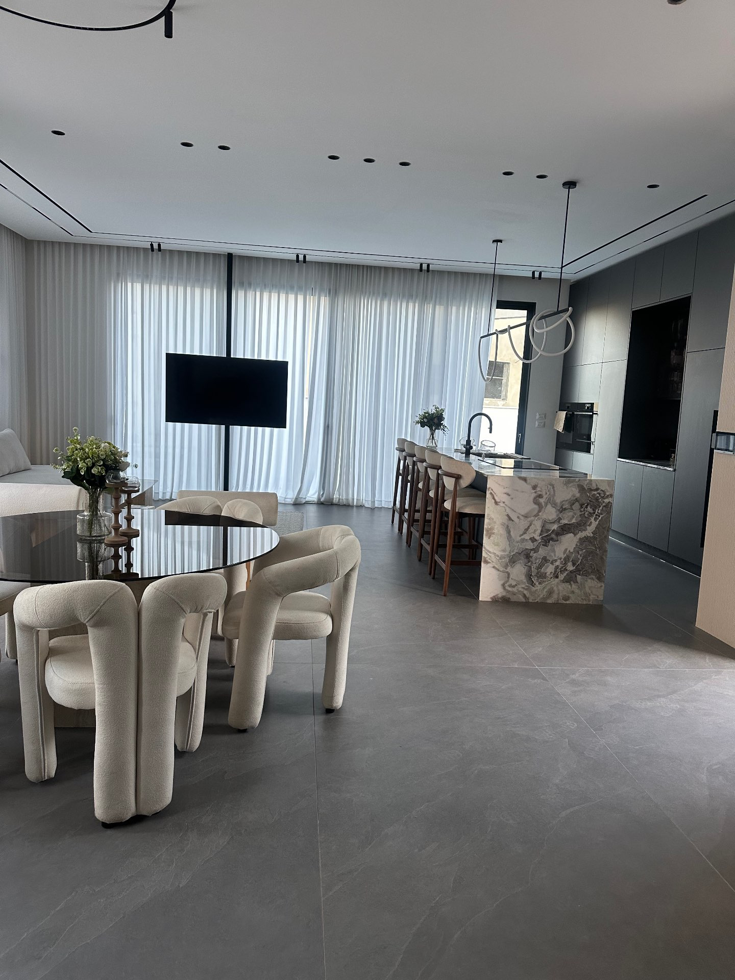 עיצוב פנים והלבשת הבית – איך להפוך חלל לסיפור אישי שאתם חלמתם ולא המגזין !