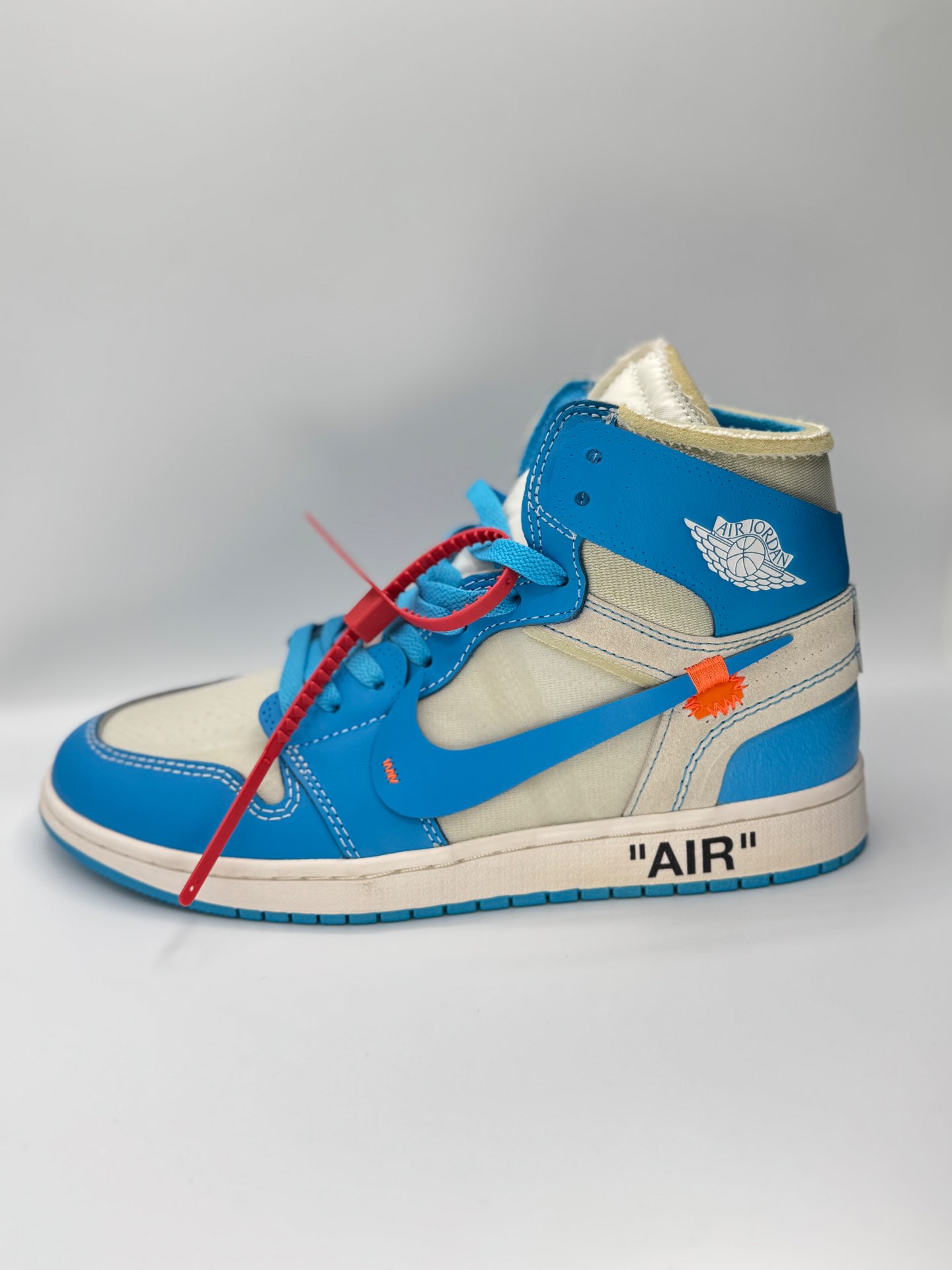 “Jordan 1 Retro high  “Off-White University Blue