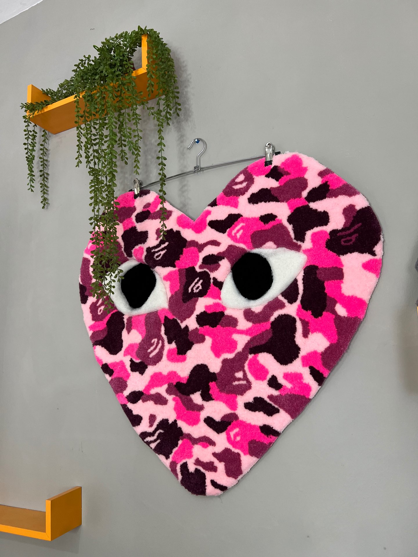 “CDG”