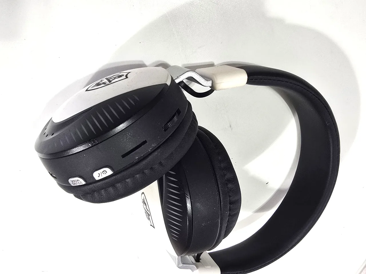 אוזניות חדשות לא באריזה