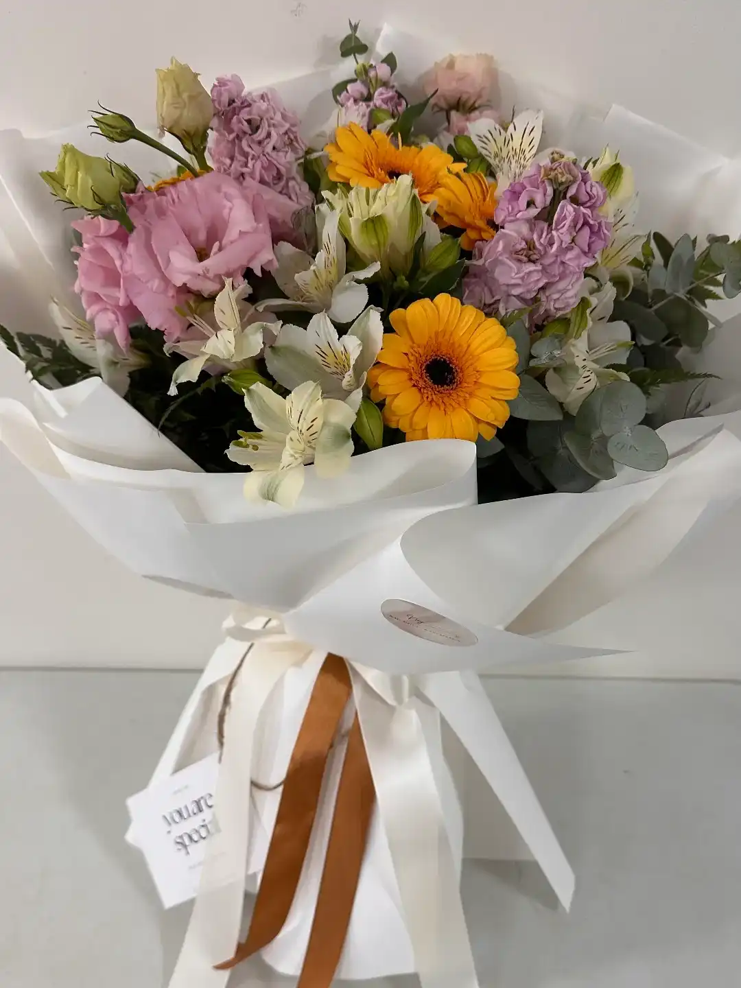 זר פרחים אביבי