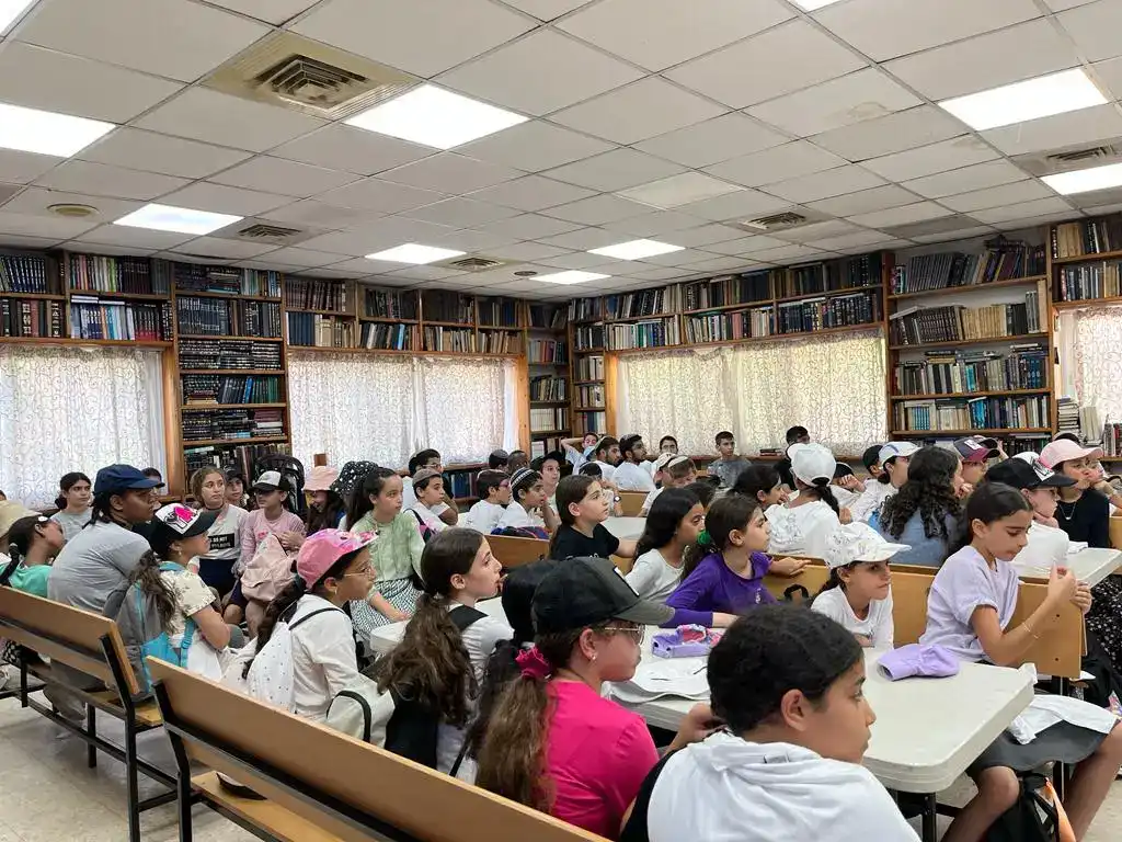 תרומות לקודש – שיעורי ילדים ביבנה המחנכים דור של ערכים ואהבה לתורה
