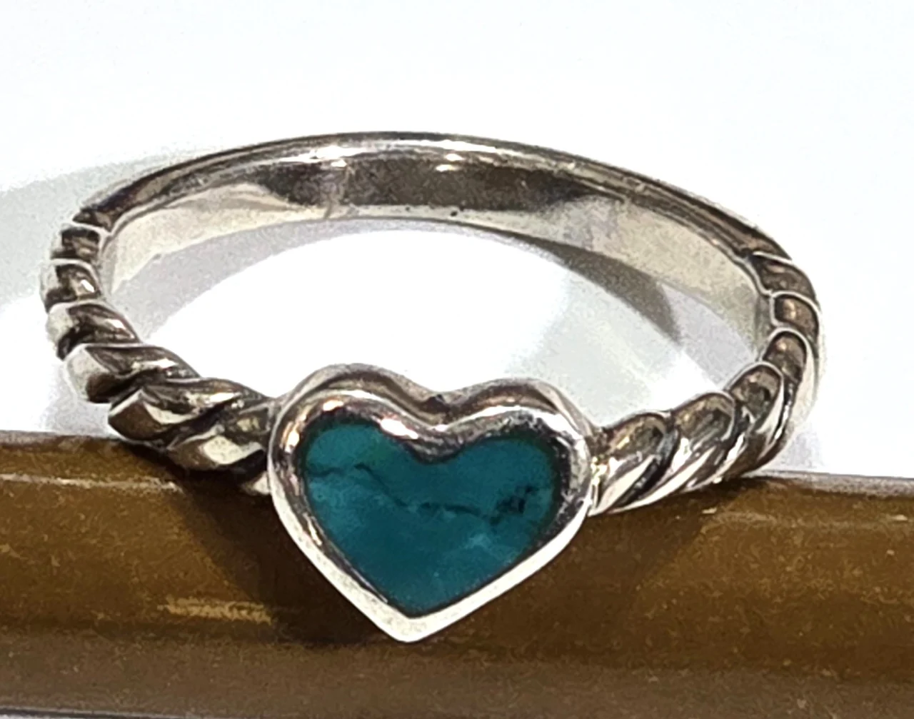 טבעת לב כסף 925 מצופה רדיום משובץ באבן טורקיז בליטוש לב מידה 7 USA אורך/רוחב 7/8 מ"מ חדש לא היה בשימוש