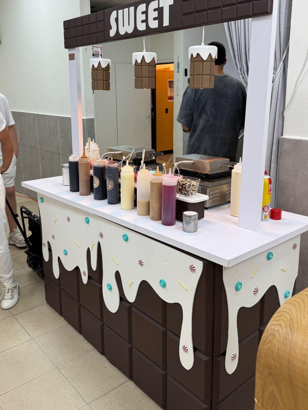 מזנון וופל בלגי ודונאטס משולב.