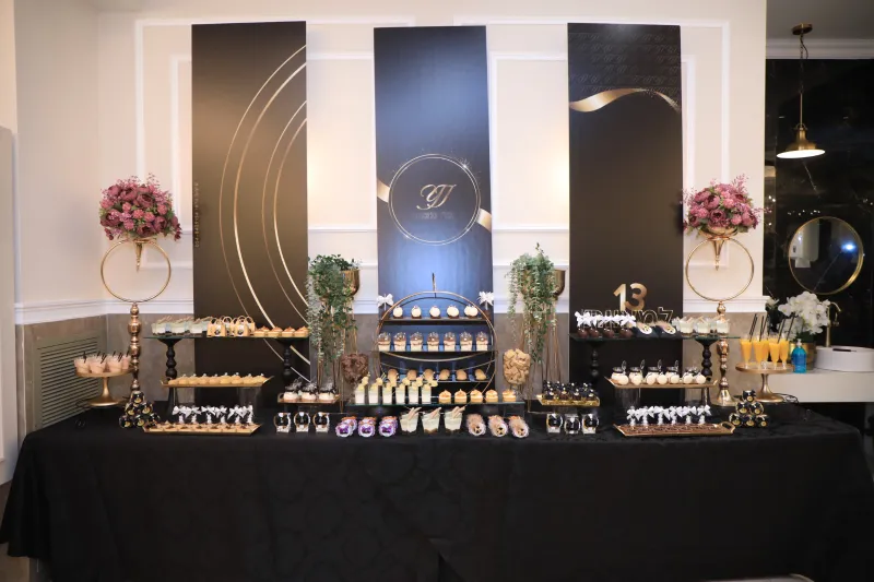 בר בר-מצווה אלגנטי בשחור זהב. עיצוב💫קינוחים💫ומזכרות