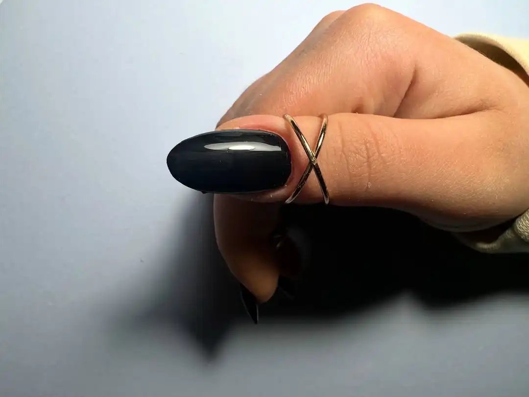 האם לק ג׳ל הורס את הציפורניים? מיתוסים מול מציאות