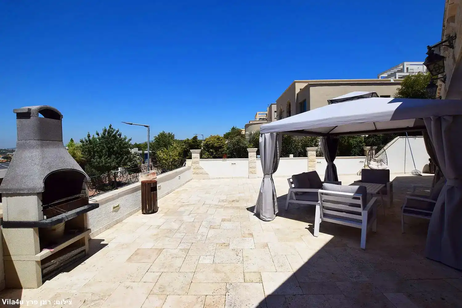 וילה בכפר ורדים