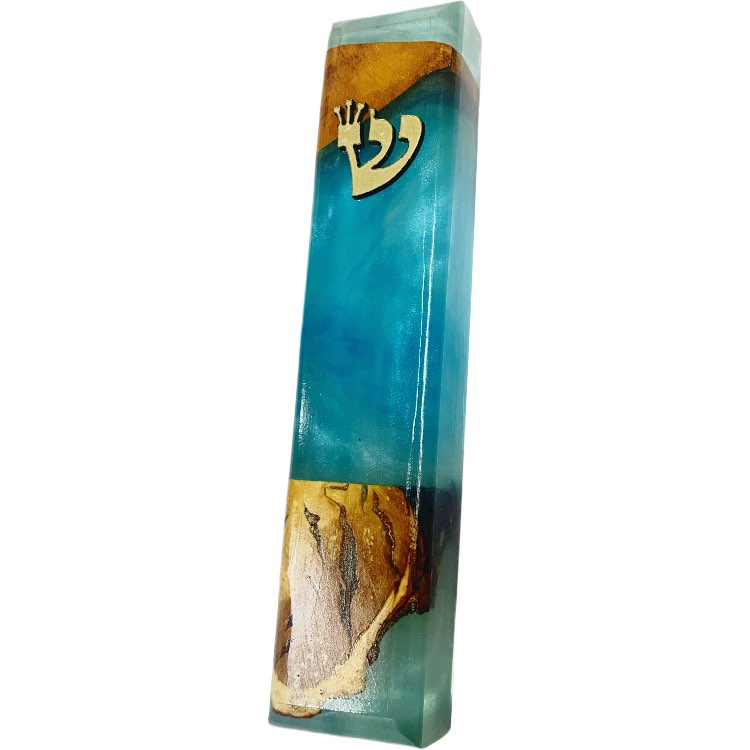 בית מזוזה שורש זית ואפוקסי בגוון תכלת