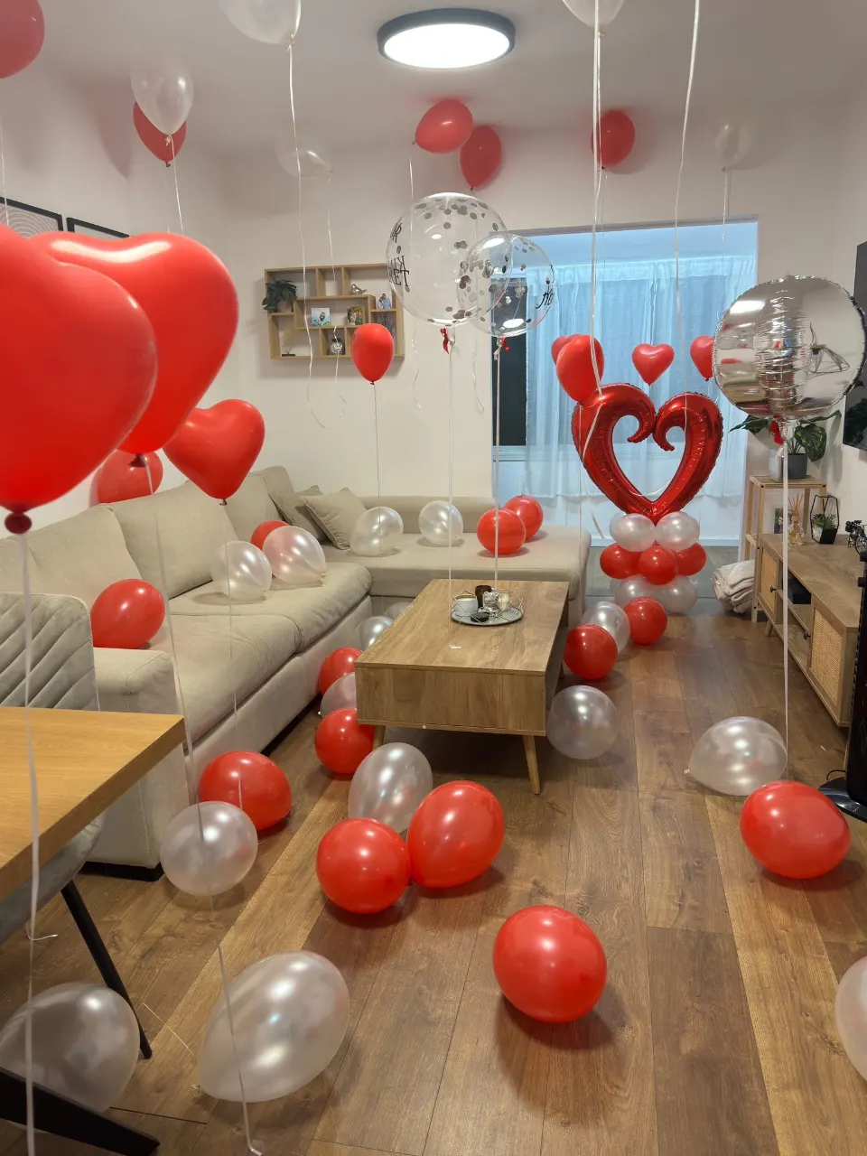 סידור חדר בלונים