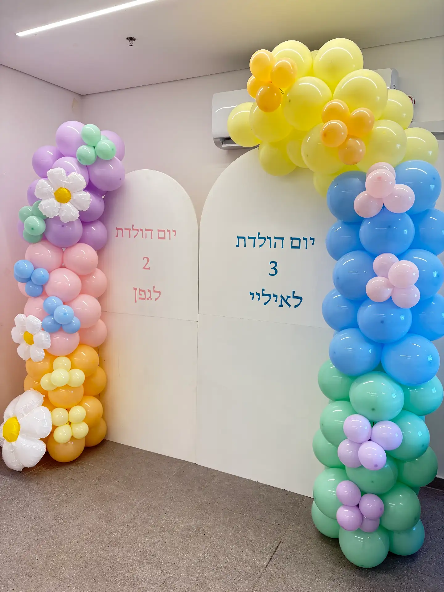 קיר צילום לימי הולדת בצבעי מקרון