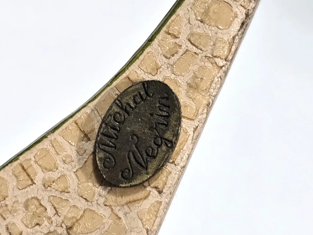 בובת דגום לתכשיטים של מיכל נגרין שלוב של עץ וחמר יצוק כנראה גבס .29ס'מ גובה