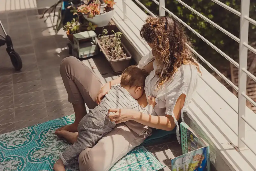 למה טיפול רגשי לנשים אחרי לידה הוא מפתח לחזרה לאיזון נפשי ופיזי