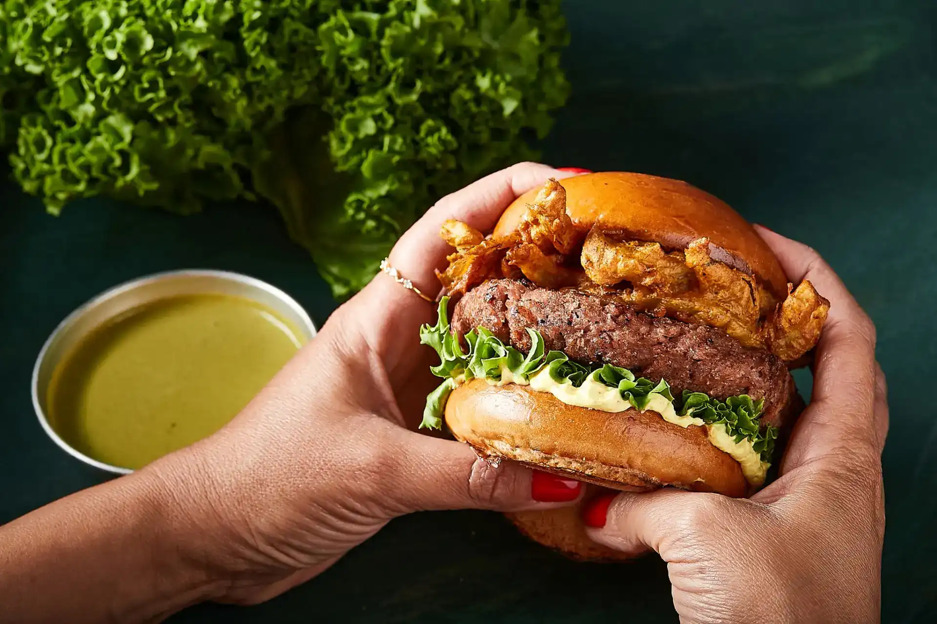 איך הפך ההמבורגר הטבעוני למלך של רחוב האוכל