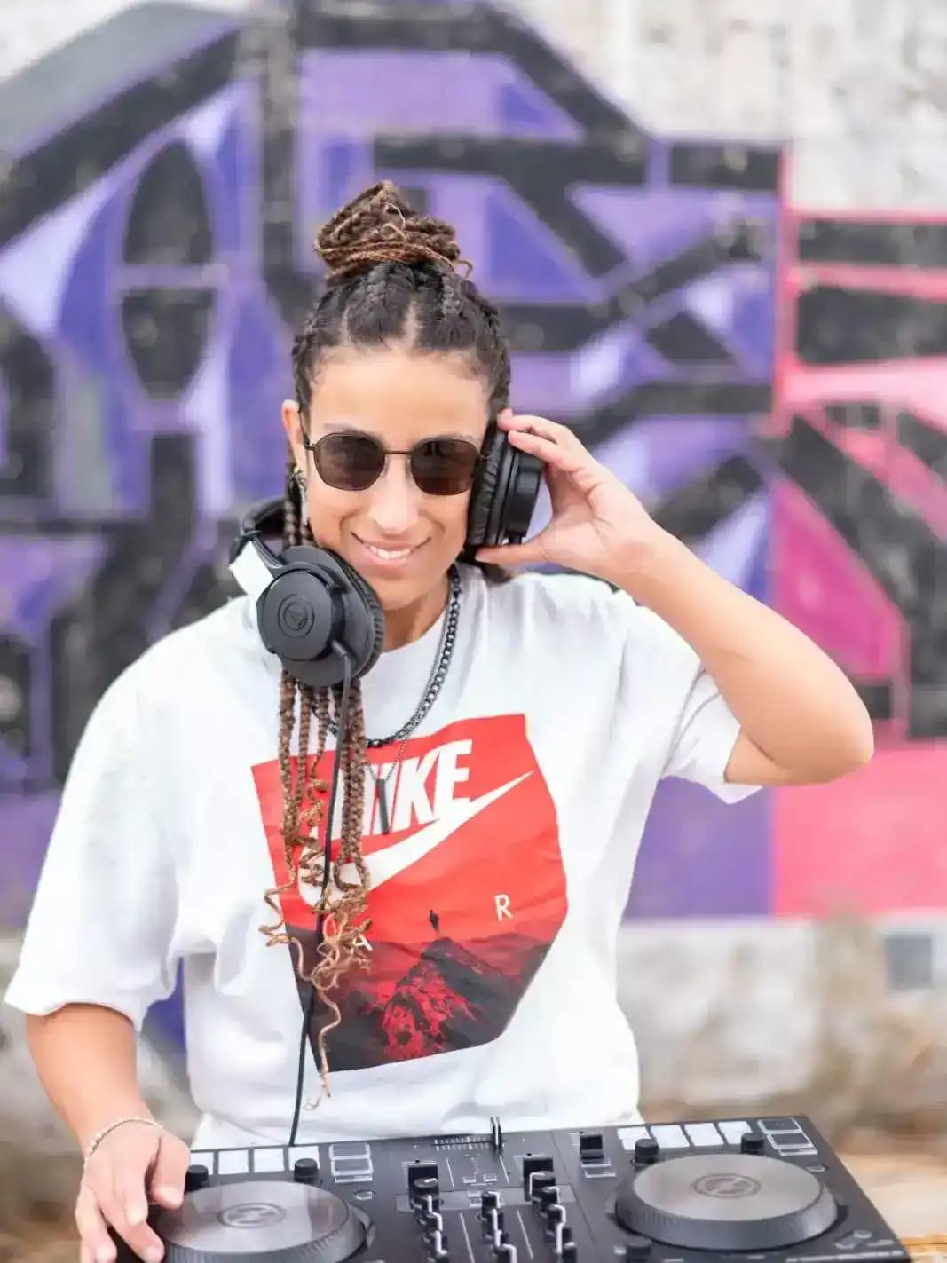 DJ לבת מצווה – מוסיקה שמחברת דורות | דיג’יי טיל