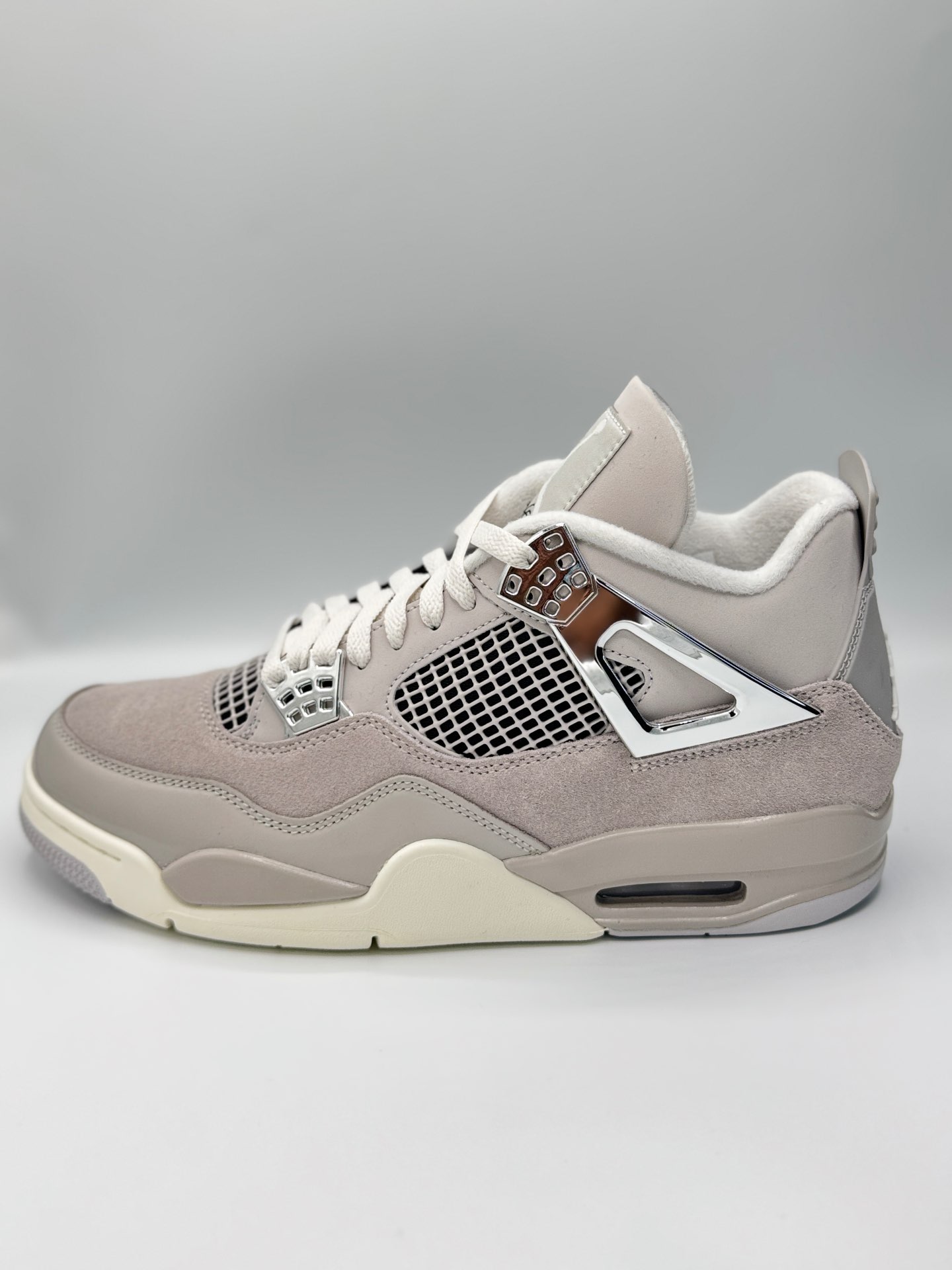 Jordan 4 Retro  “Frozen Moments”