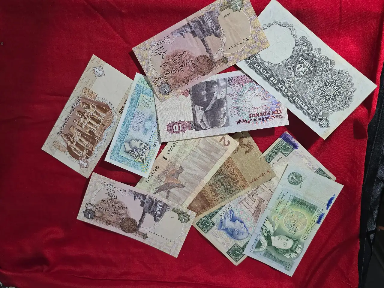 לוט של עשר שטרות מהעולם מצבים יפים