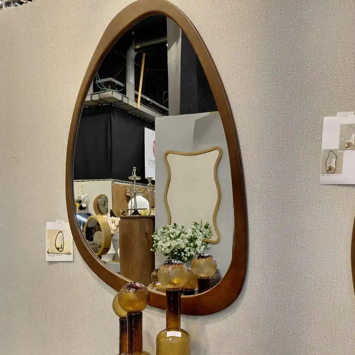 מראת קיר אמורפית