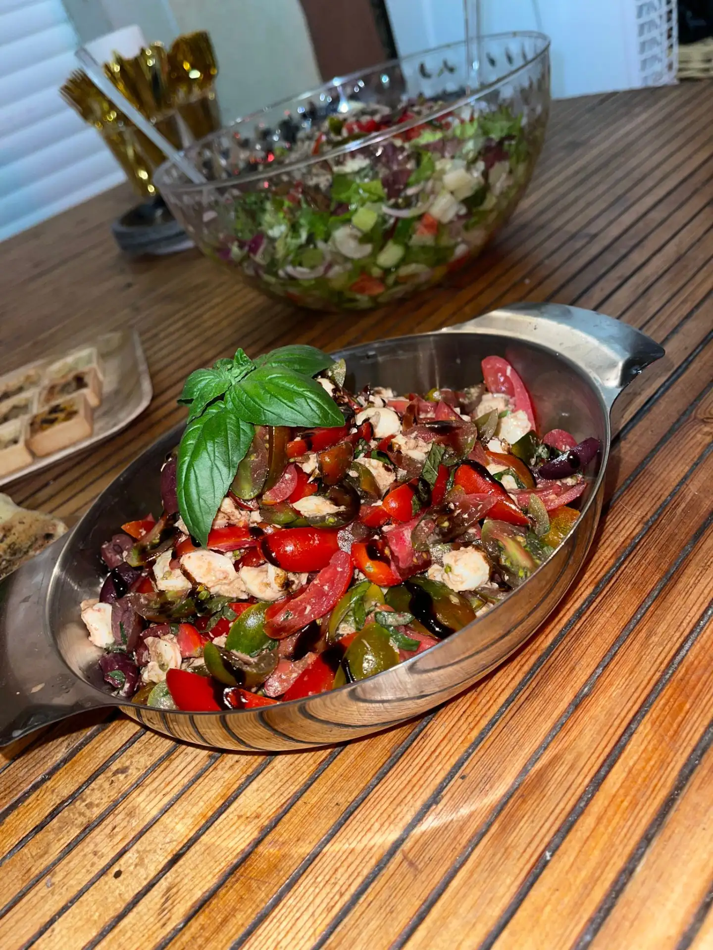 סלט קפרזה ישראלי