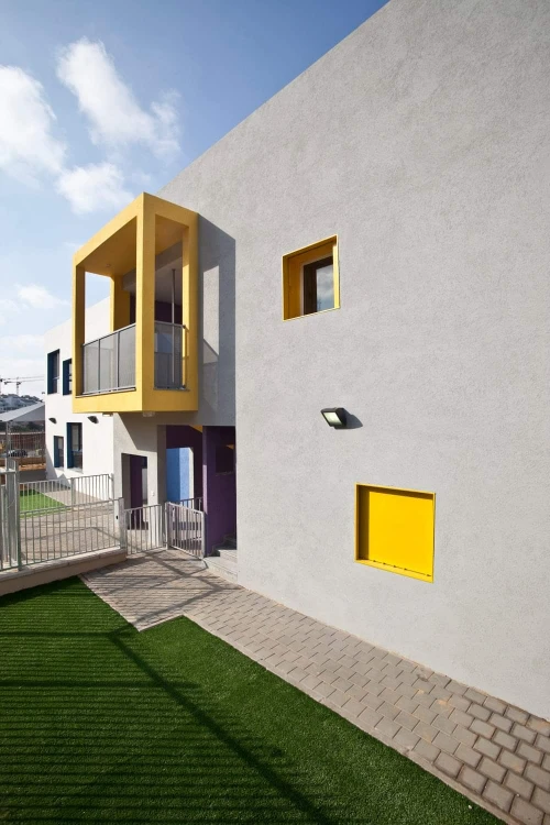 4 גני ילדים = 2 + 2 *נבנה*