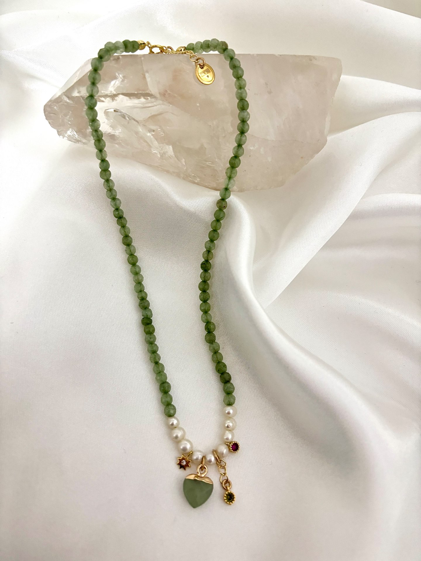 יפה – שרשרת אוונטורין ירוק עם פנינים