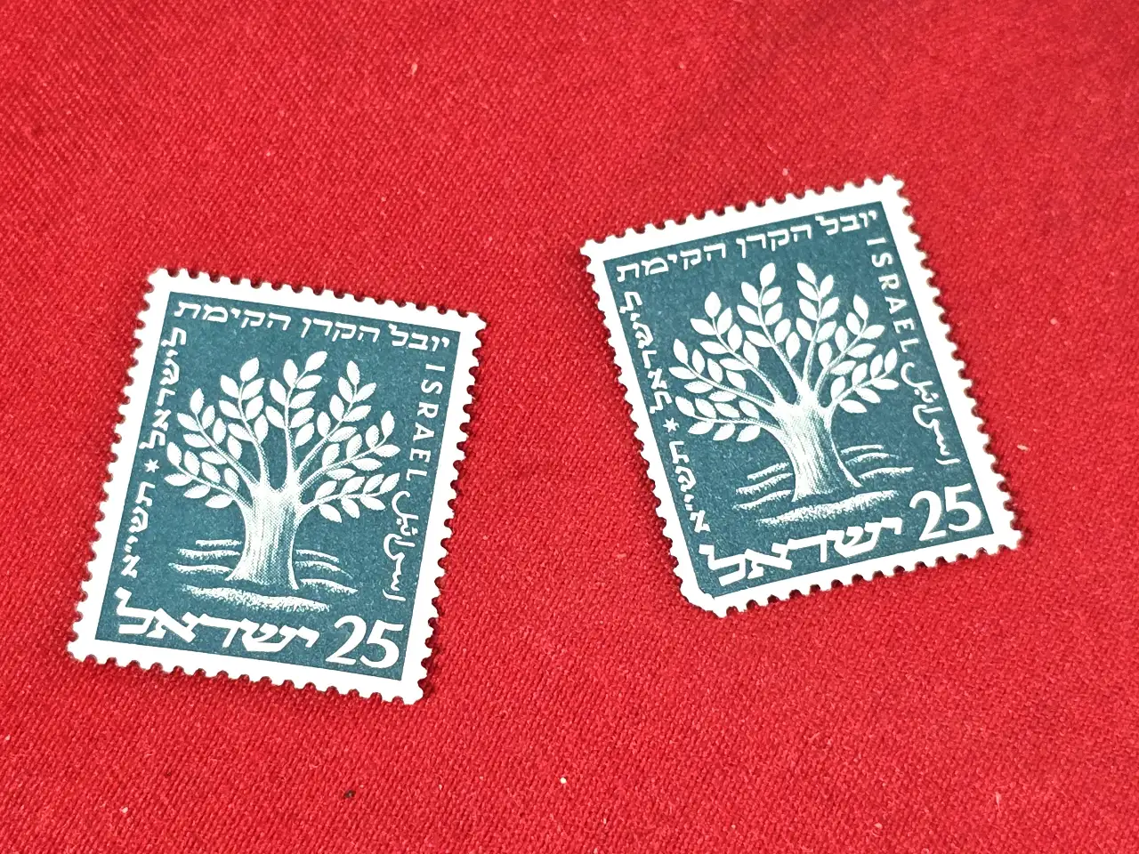 ישראל. קק"ל. 2 בולים ללא שובל. "דבק מקורי". נא לשים לב בתמונות למצב הפריט !