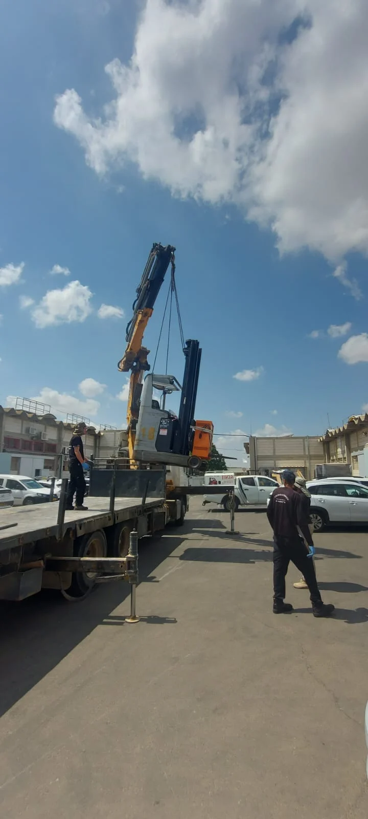 פירוק והרכבת מלגזת היגש אצל הלקוח