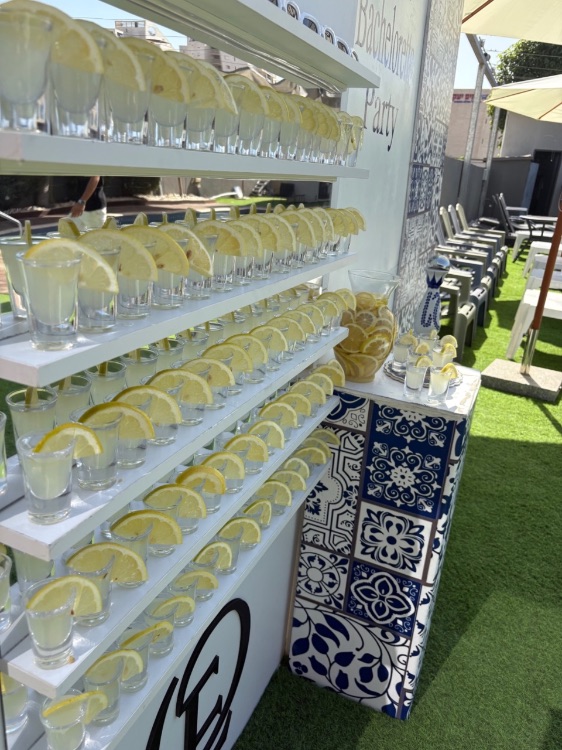 קיר צ׳ייסרים להשכרה ללא אלכוהול 