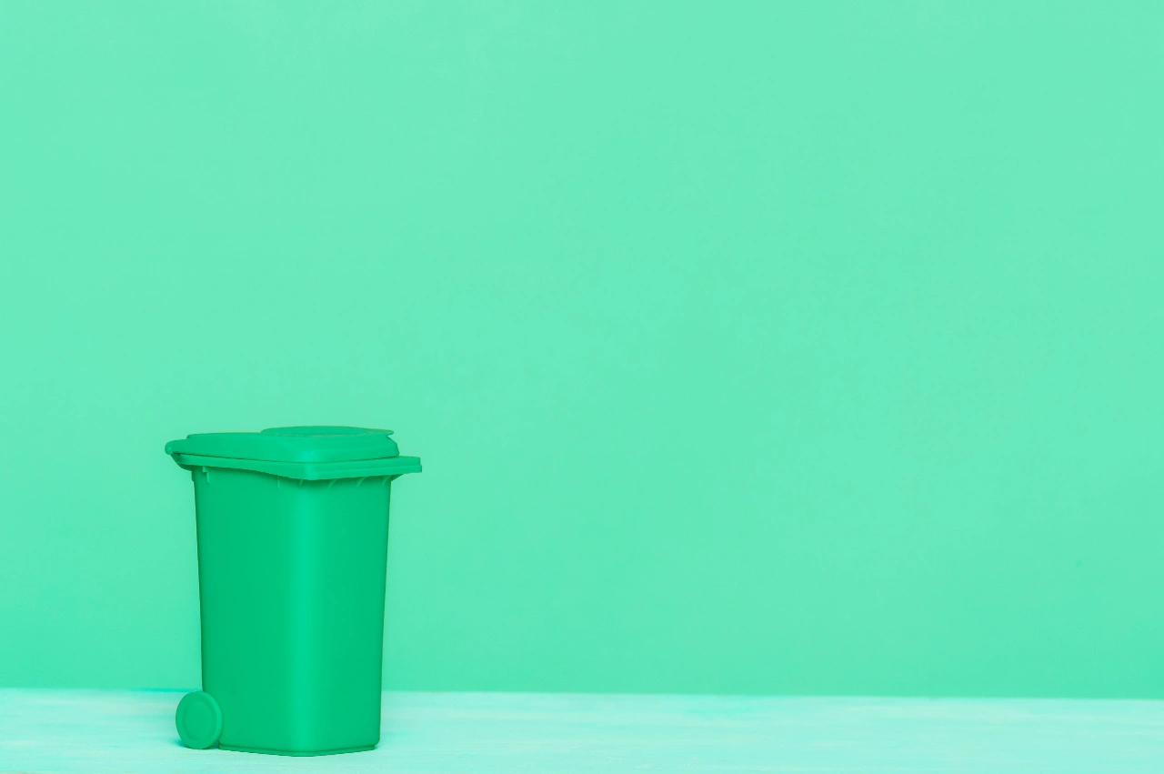 ניקוי פחים בחדרי אשפה במרכז – כך שומרים על בניין נקי ובריא