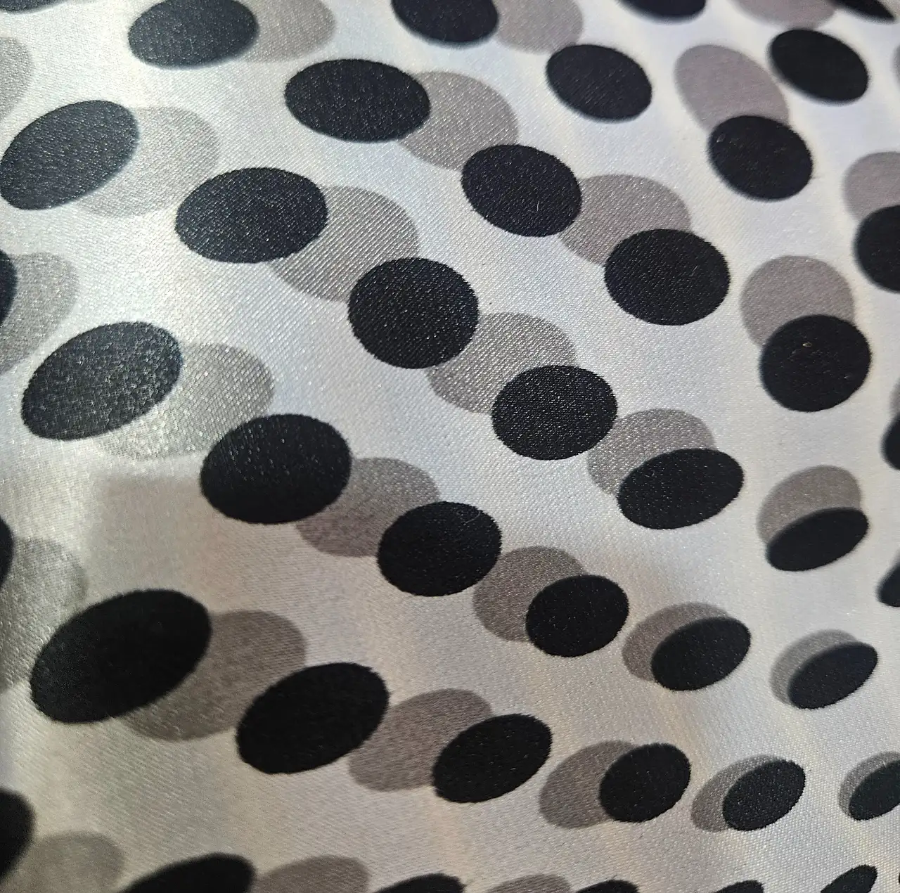 מבחר בדים במבצע