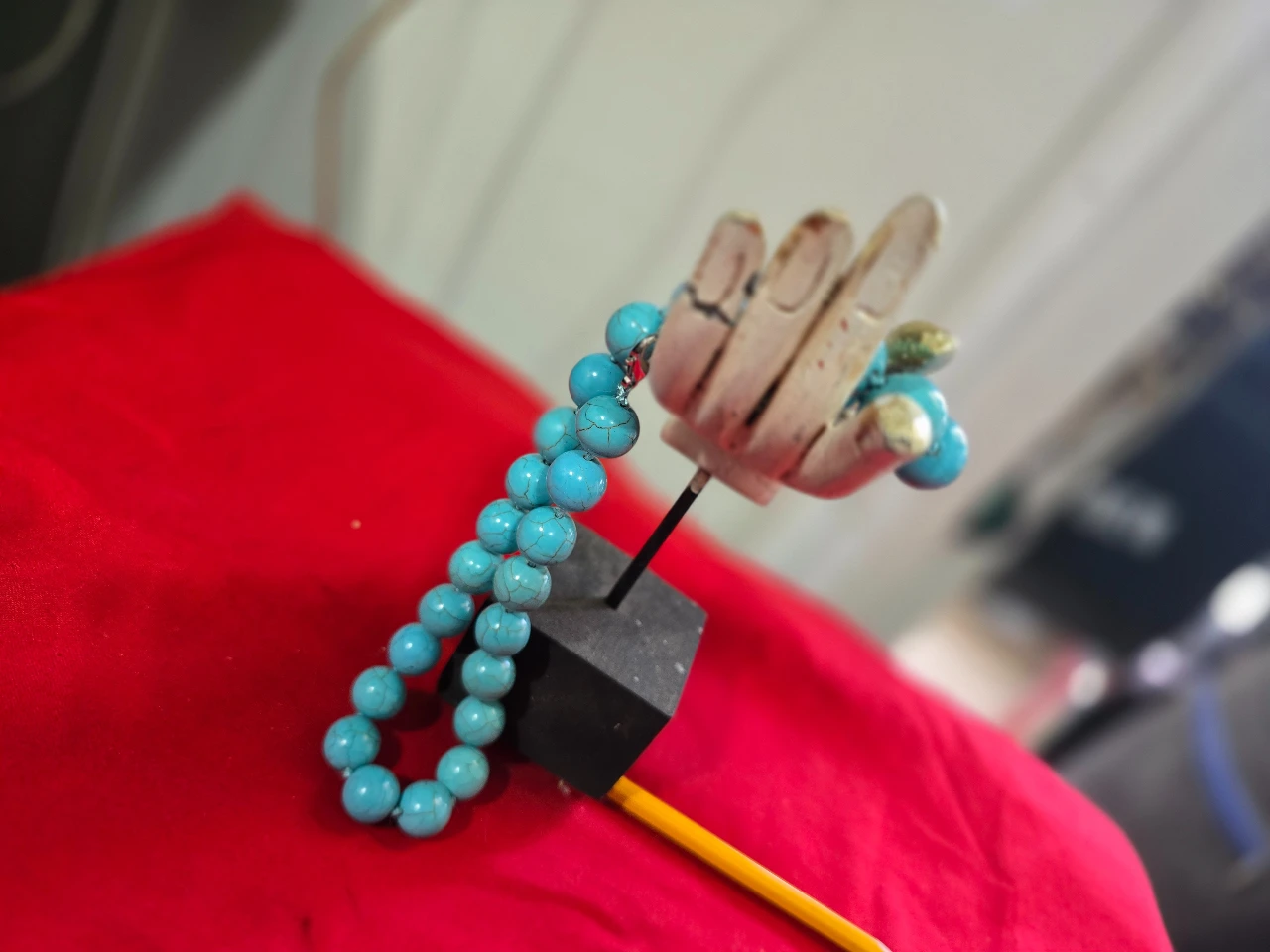 שרשרת עם אבני תורכיז קוטר כך כדור 1.5 ס'מ מחרוזת אבני תורכיז מהממת