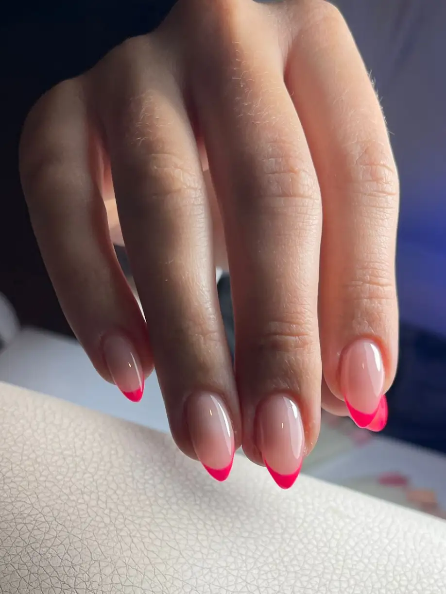 הטרנדים החמים בעיצוב ציפורניים לשנת 2024