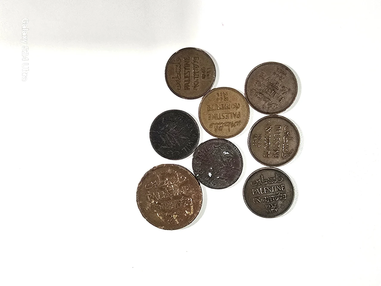 לוט של 8 מטבעות מנד'ט ..7 י'ח של אחד מייל   ואחת של 2 מייל