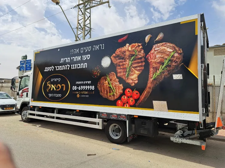 איך מתמודדים עם השמש בשילוט רכבים ?