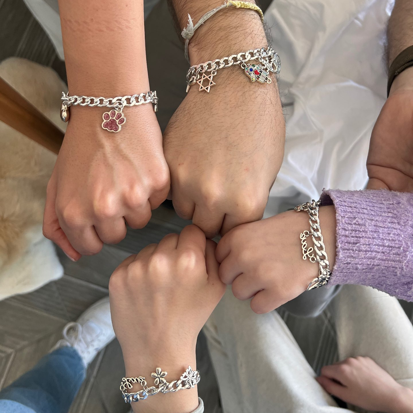 סדנאות יצירת צמידים בעיצוב אישי – חוויה יצירתית לכל אירוע