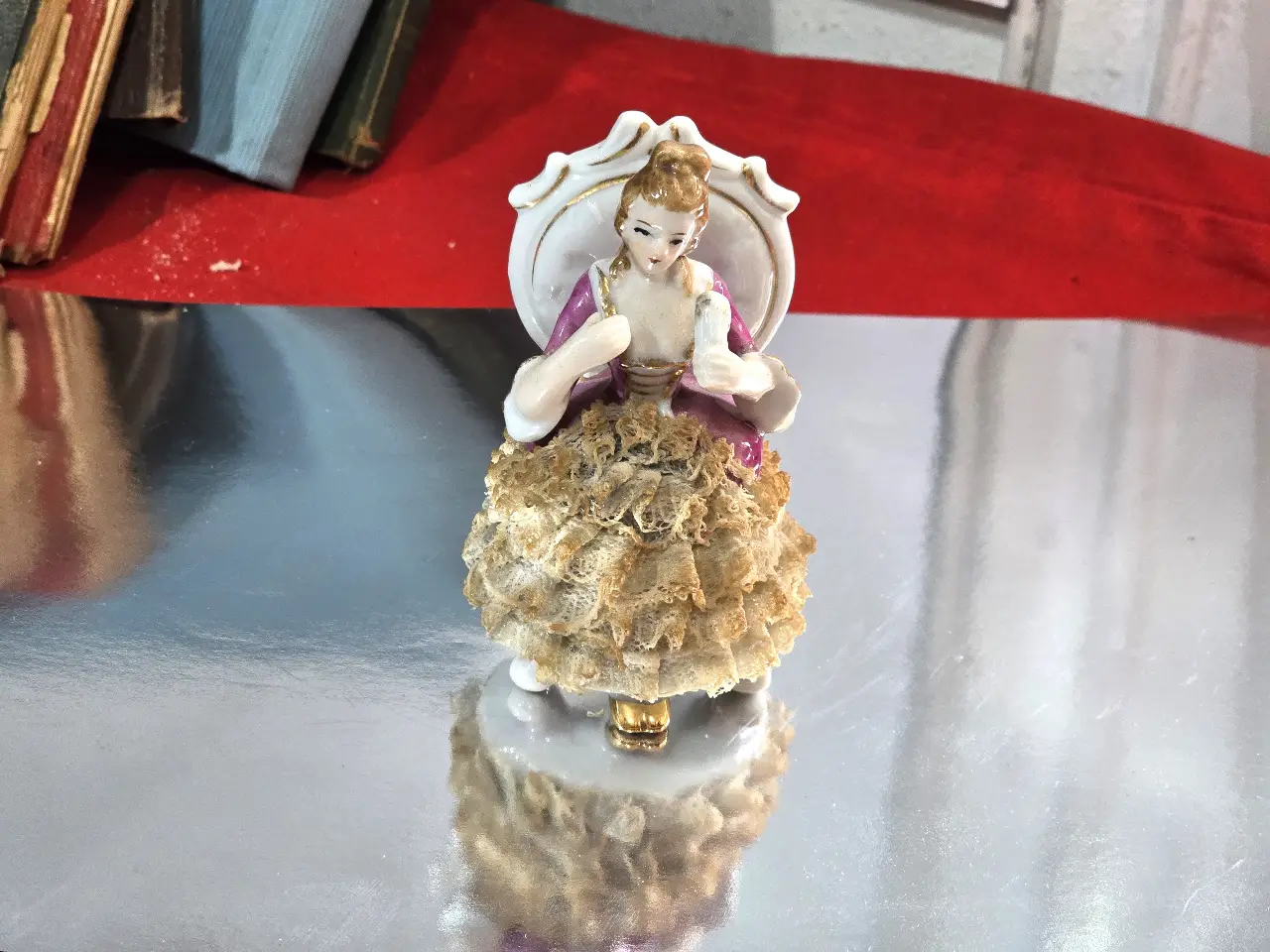 פיגורה של נסיכה כנראה פורצלן גובה 10 ס'מ