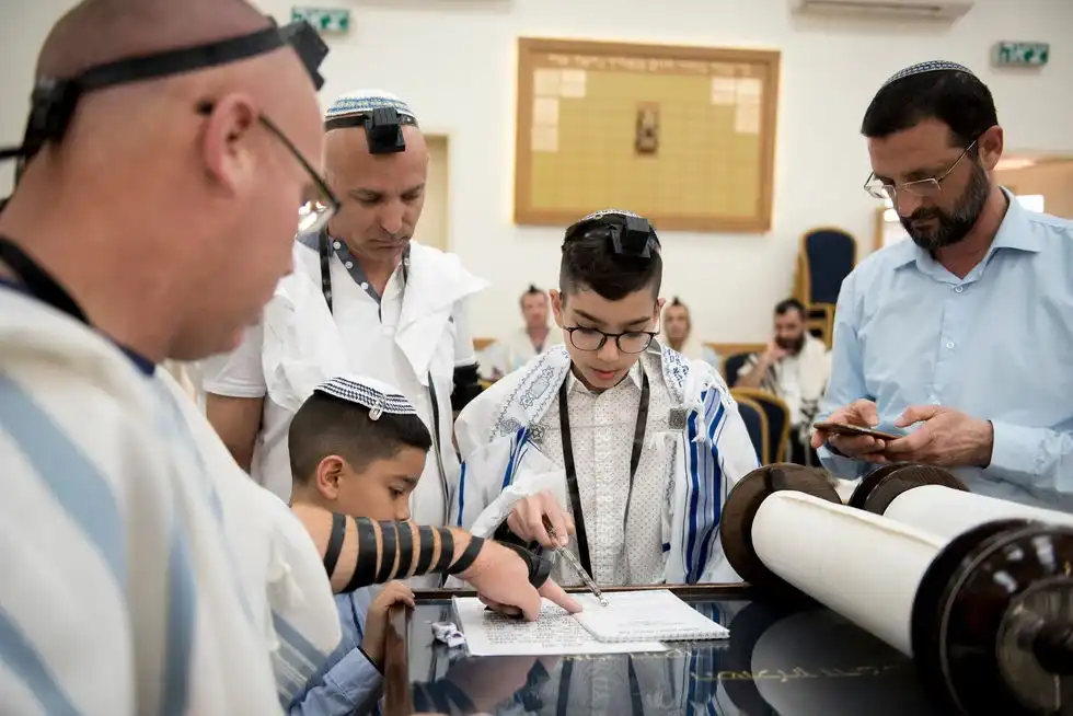 צילום עליות לתורה בבתי כנסת – תיעוד מסורתי ברגש מדויק