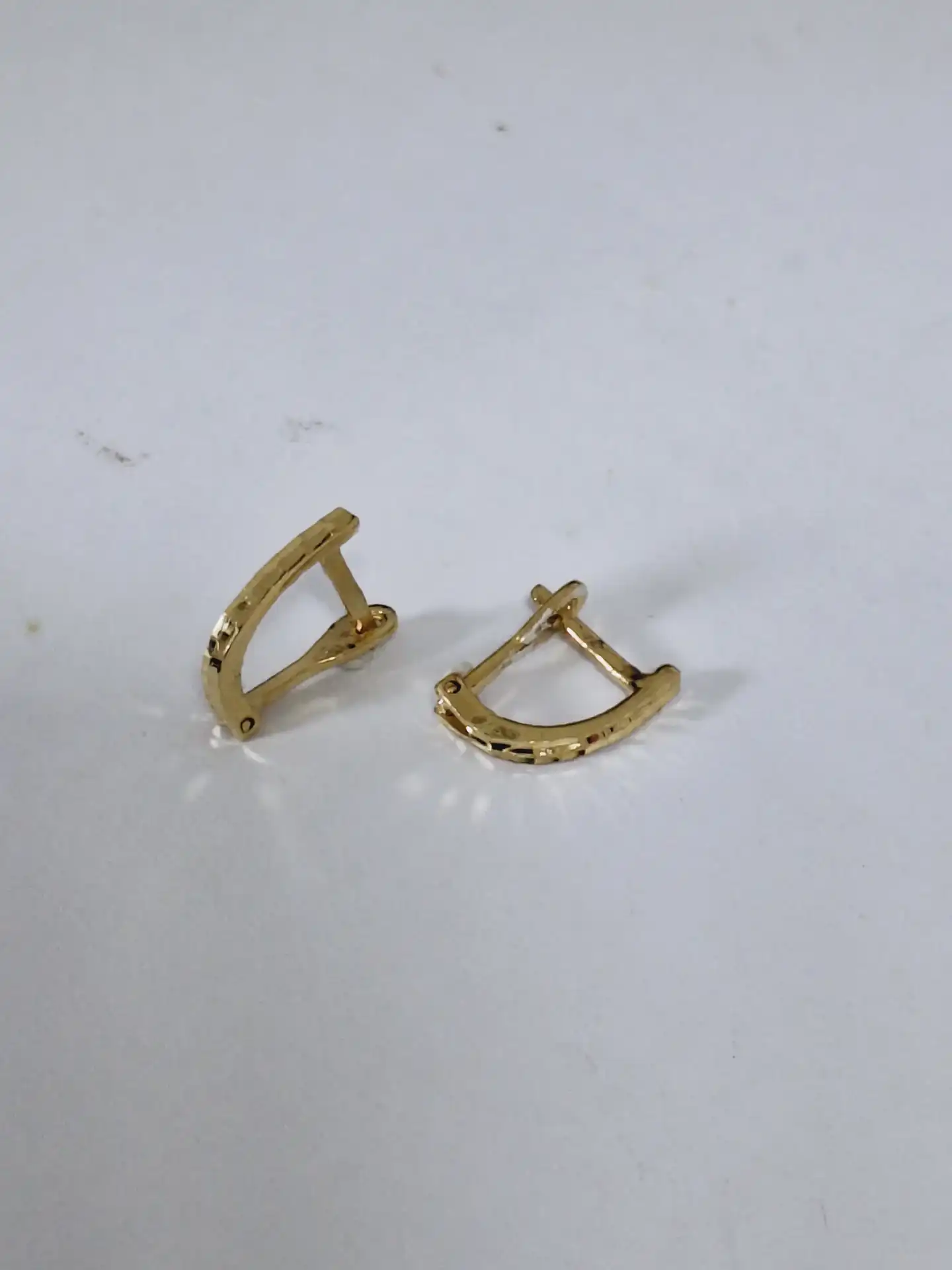 עגילי חישוק זהב 14K לילדה