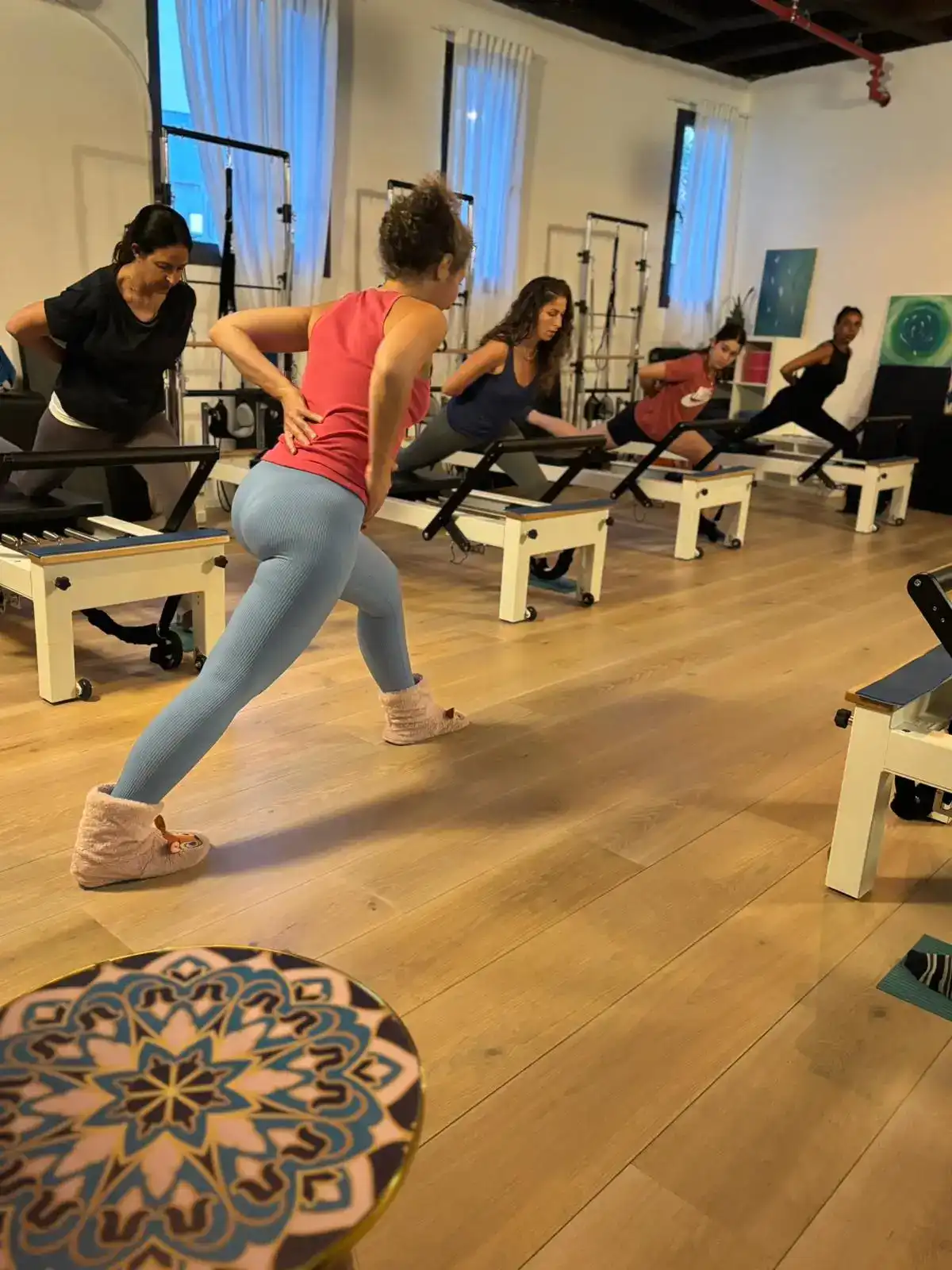 שיעור פילאטיס קבוצתי – תנועה, נשימה וחיבור לגוף - פעם בשבוע
