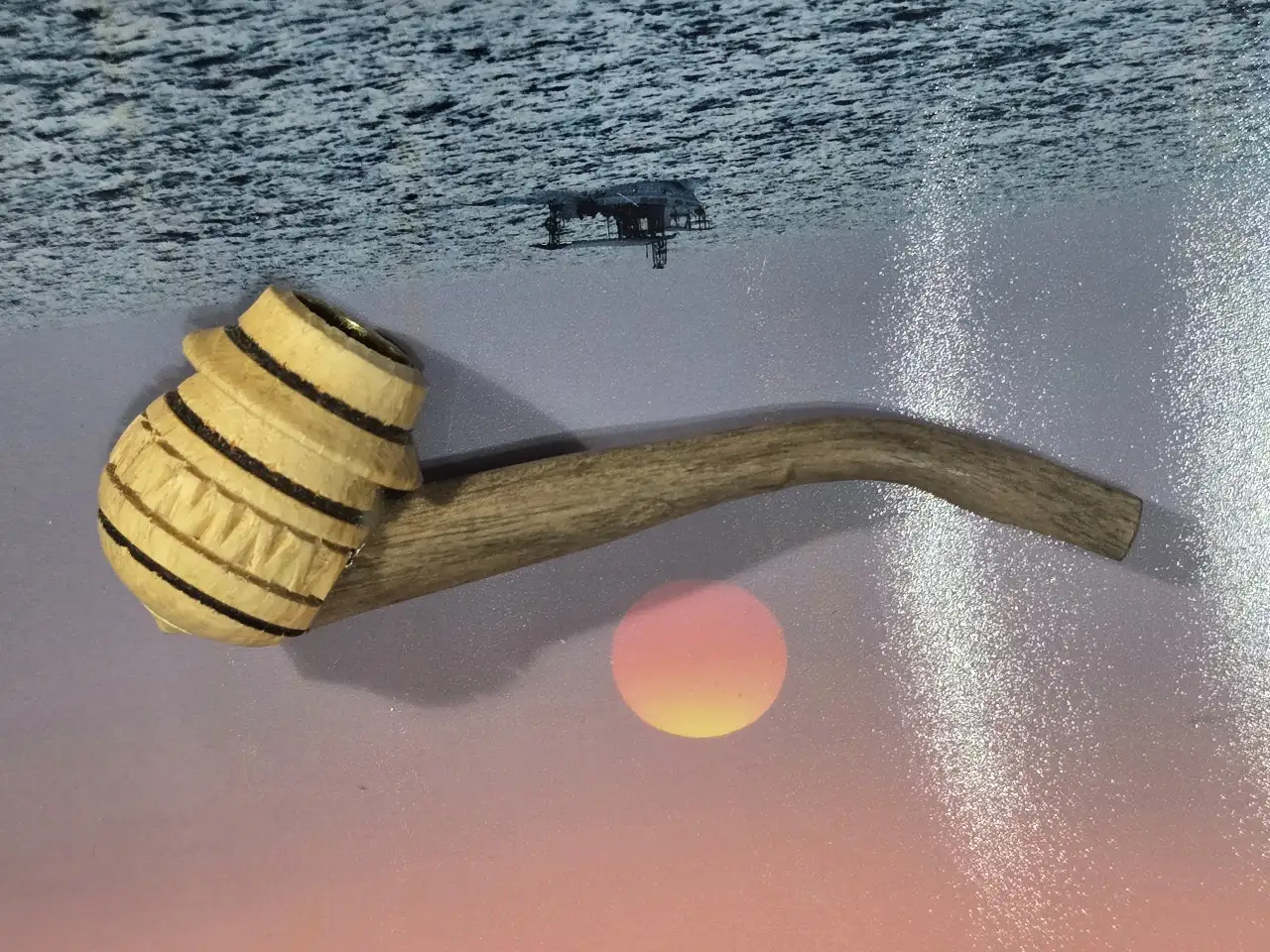 Pipe מקטרת מגולפת מעץ מלא עבודת יד. מצב כחדש, לא היתה בשימוש. אורך - 11.5 סמ